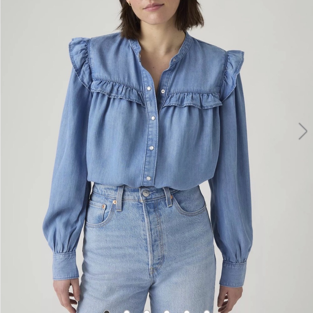 Levi’s Women's Blue Ruffled Denim Top NWT - Picture 2 of 3